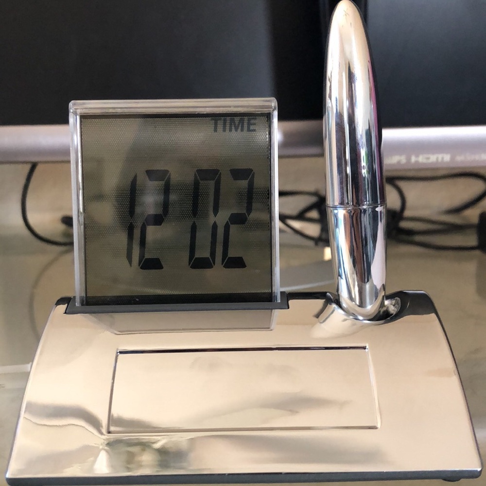 SILVER GRAVITY PEN STAND WITH ALARM